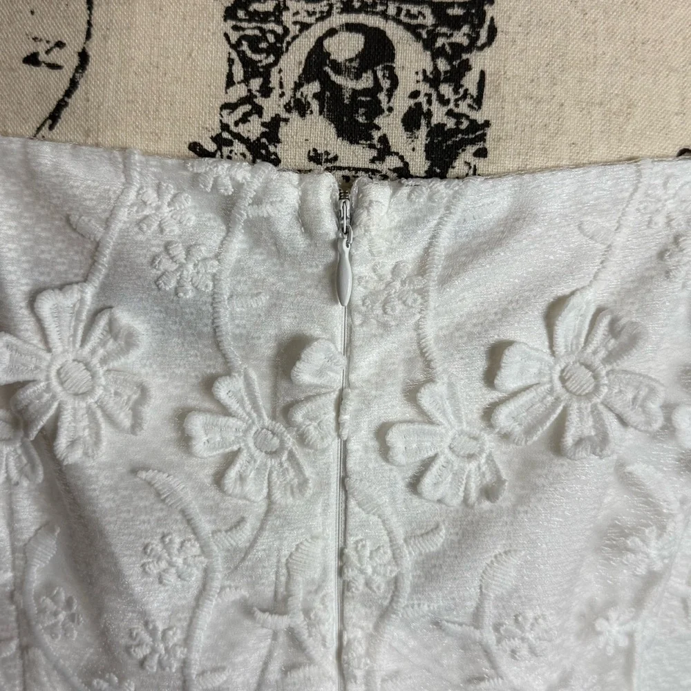 Endless Rose White Floral Lace Peplum Top‎ Puff Sleeve Size L NWT